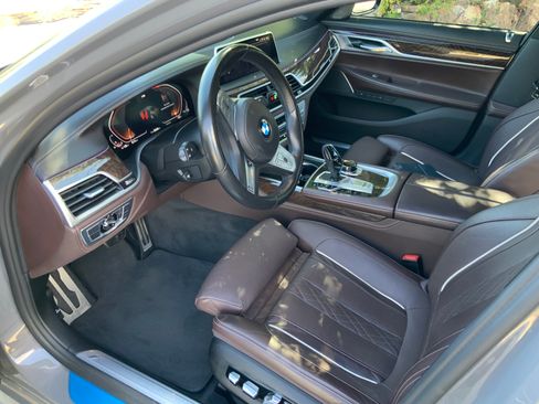 Used 2022 BMW 750i xDrive w/ Executive Package AWD/4WD image 10