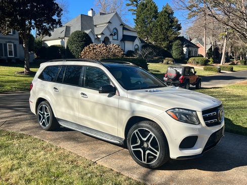 Used 2017 Mercedes-Benz GLS 550 4MATIC image 2