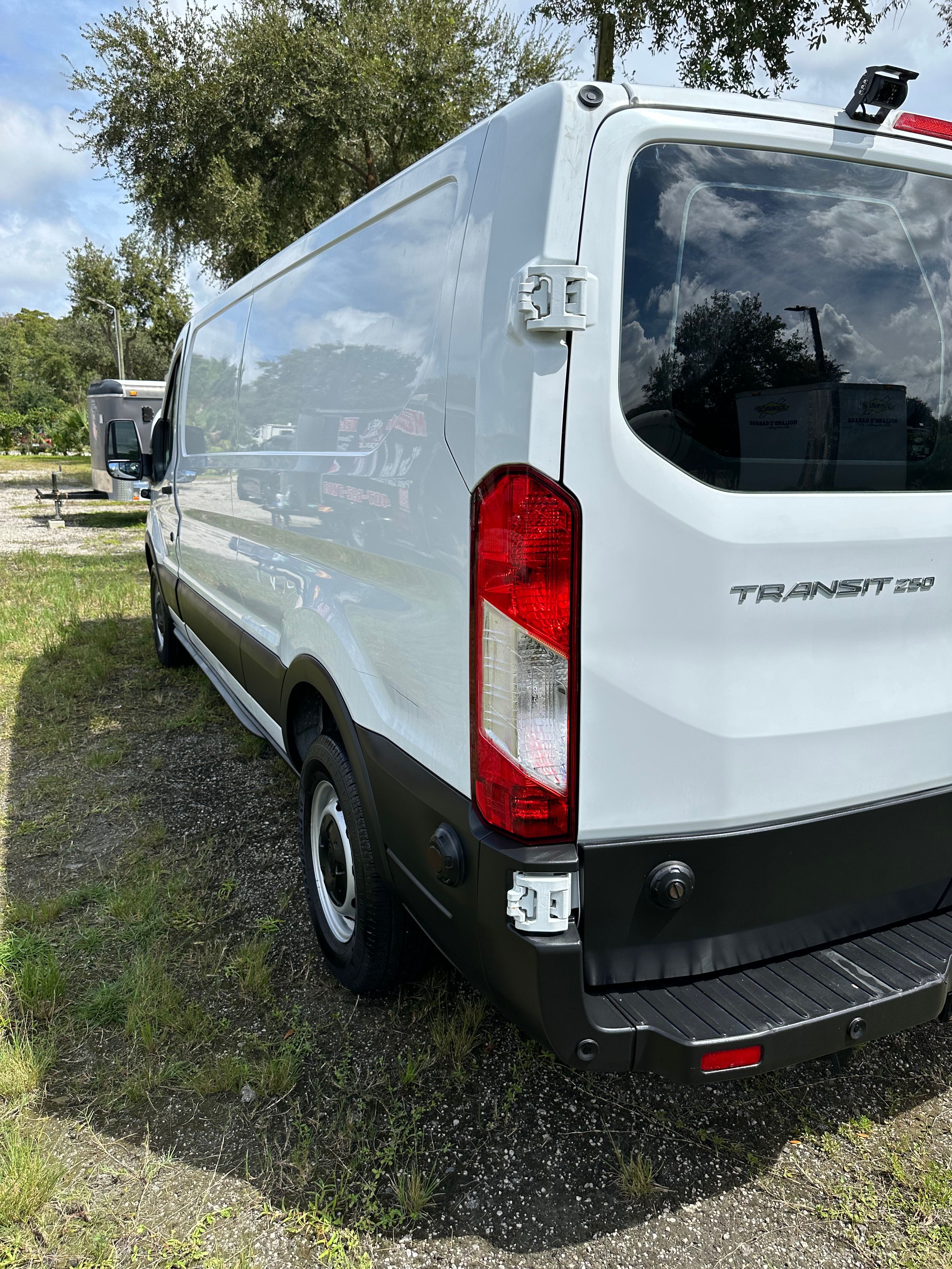 Used 2019 Ford Transit 250 148 Low Roof RWD image 9