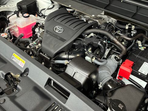 Used 2023 Toyota Highlander Platinum image 25