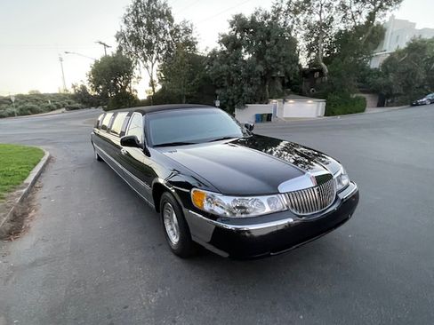 Used 2000 Lincoln Town Car Signature image 13