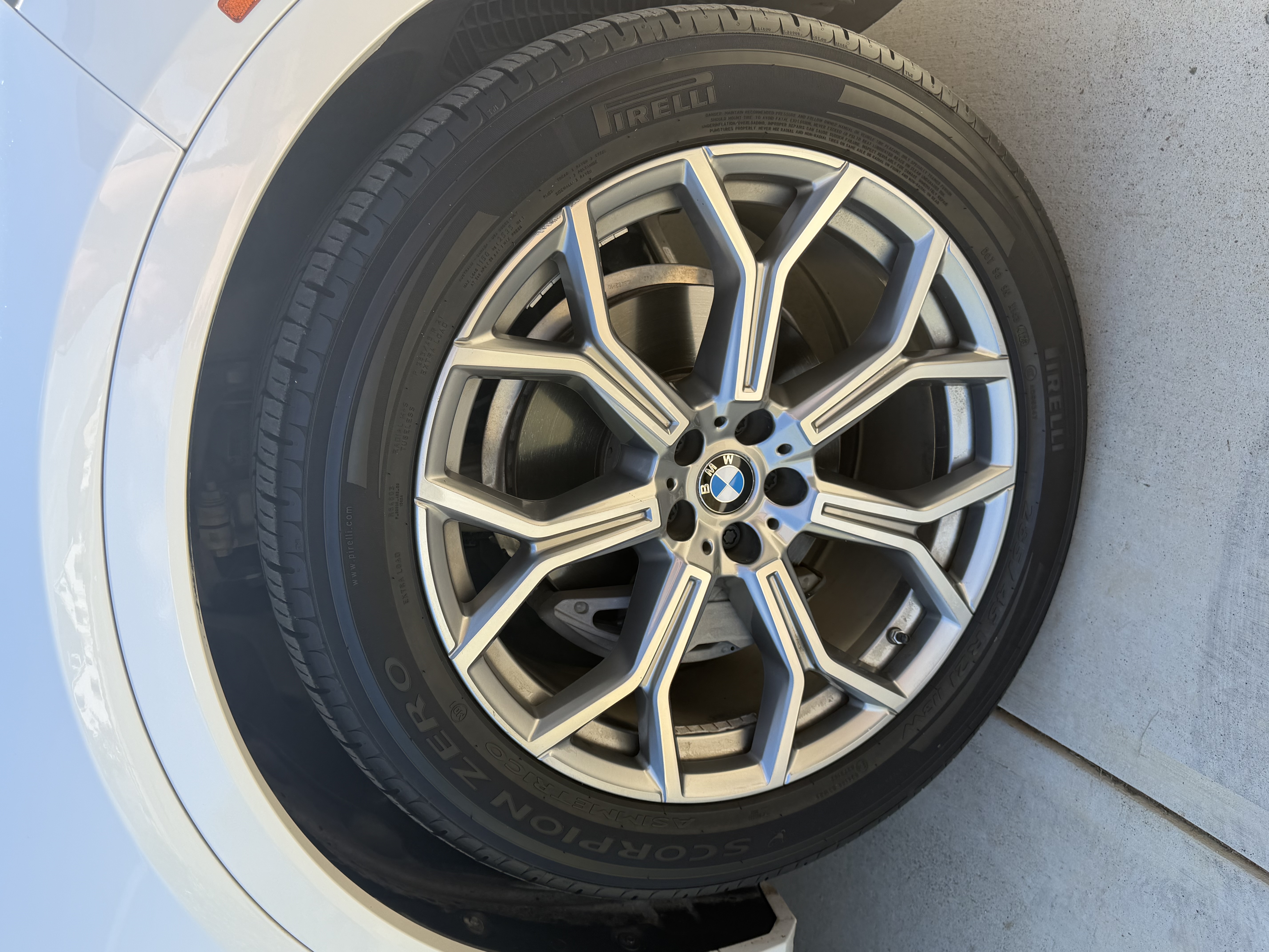 Used 2019 BMW X7 xDrive40i w/ Premium Package AWD/4WD image 6
