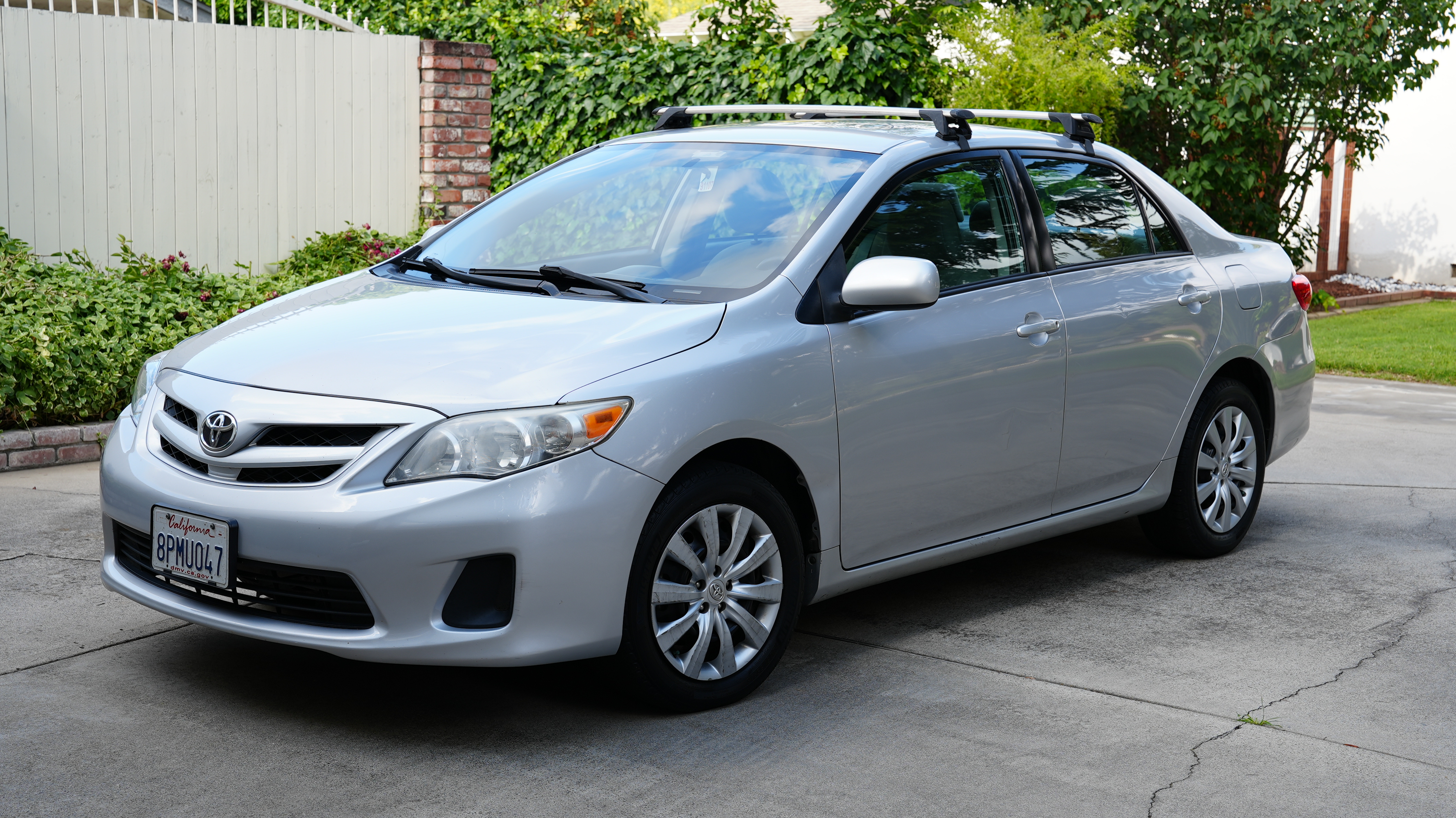 Used 2012 Toyota Corolla LE w/ Preferred Accessory Pkg FWD image 2
