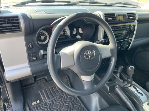 Used 2008 Toyota FJ Cruiser 4WD image 23