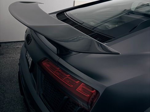 Used 2017 Audi R8 V10 w/ Carbon Exterior Package image 8