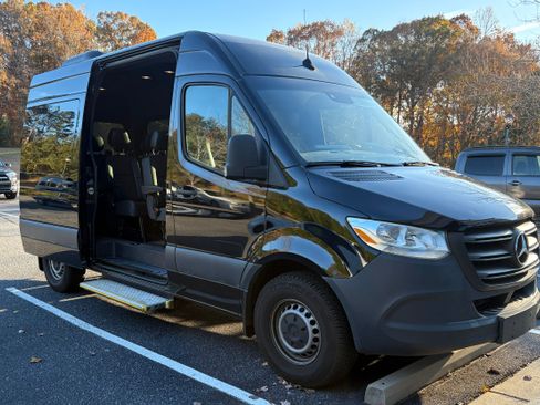 Used 2022 Mercedes-Benz Sprinter 2500 image 10