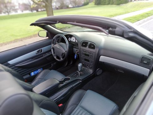 Used 2005 Ford Thunderbird RWD image 2