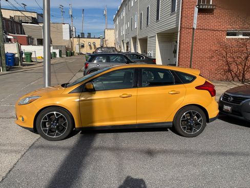 Used 2012 Ford Focus SE w/ SE Sport Pkg image 5