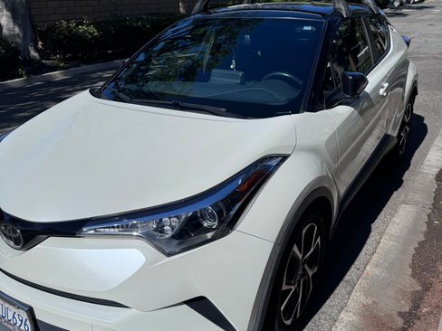 Used 2019 Toyota C-HR XLE FWD image 11