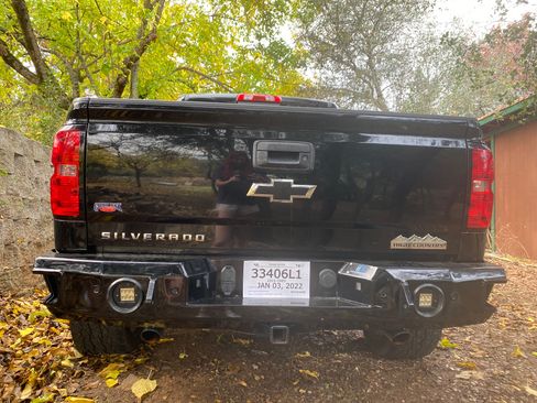 Used 2015 Chevrolet Silverado 1500 High Country w/ High Country Premium Package image 11