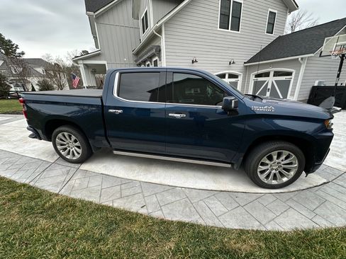 Used 2020 Chevrolet Silverado 1500 High Country w/ Technology Package image 1