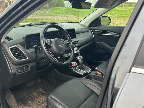 Used 2024 Kia Seltos EX image 11