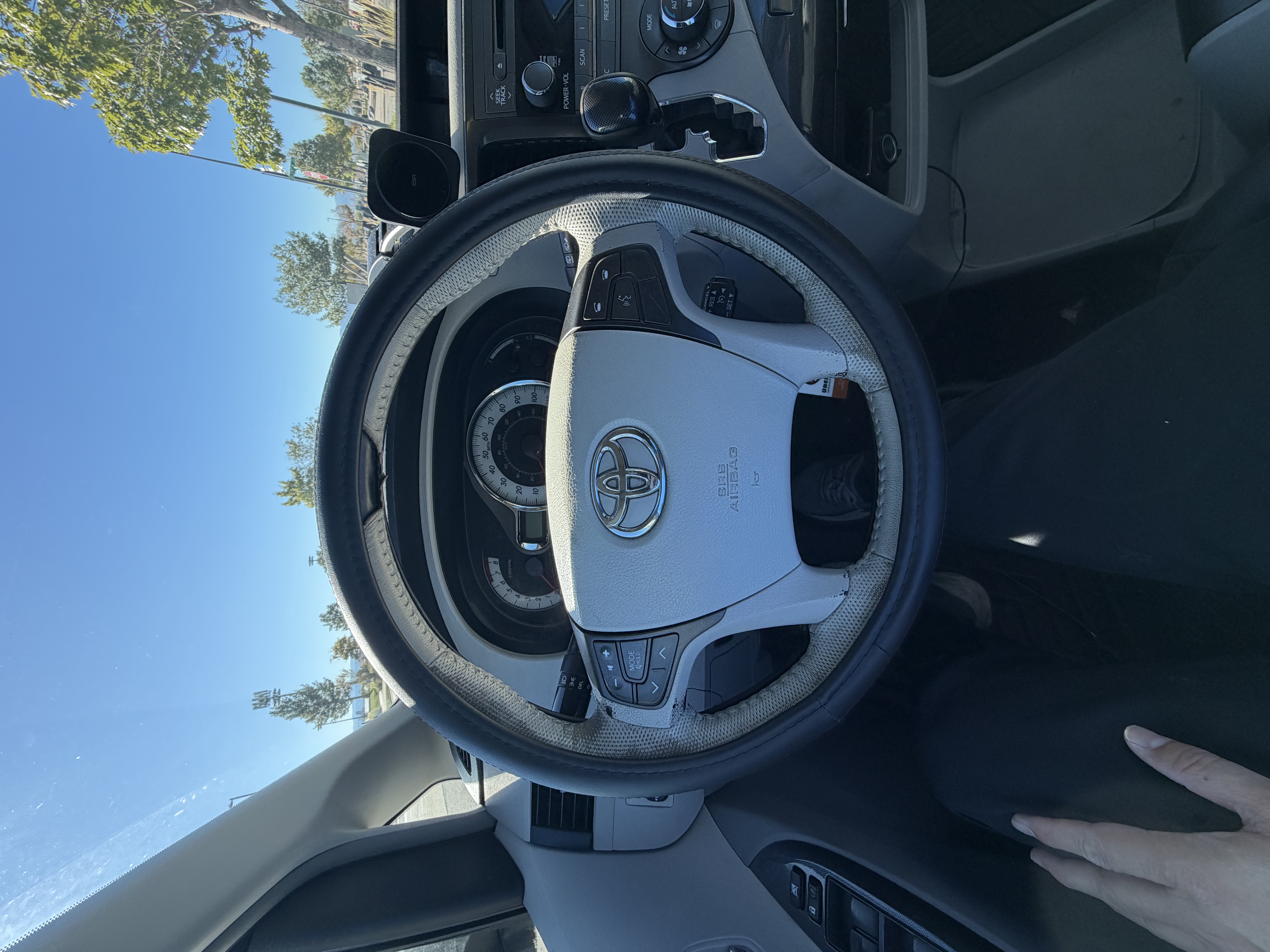 Used 2011 Toyota Sienna SE w/ Preferred Pkg FWD image 9