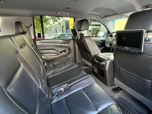 Used 2020 Chevrolet Suburban LT RWD image 12