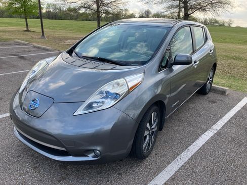 Used 2015 Nissan Leaf SV w/ LED & Quick Charge Package image 4