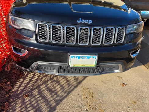 Used 2017 Jeep Grand Cherokee Limited w/ Luxury Group II image 29