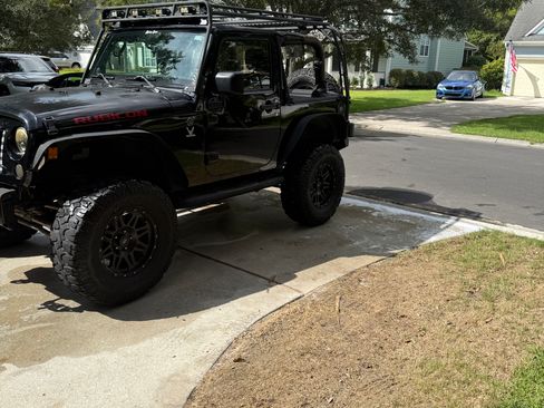 Used 2011 Jeep Wrangler Rubicon w/ Dual Top Group AWD/4WD image 11