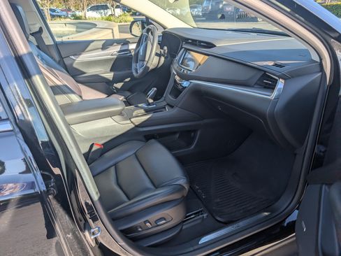 Used 2017 Cadillac XT5 Luxury w/ Driver Awareness Package image 8