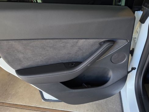 Used 2022 Tesla Model Y Performance image 27