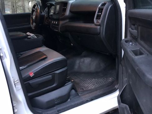 Used 2022 RAM 2500 Tradesman w/ Chrome Appearance Group image 11