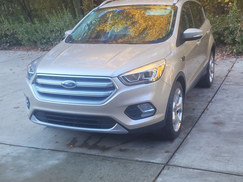 Used 2017 Ford Escape Titanium image 2