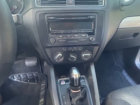 Used 2015 Volkswagen Jetta SE FWD image 11