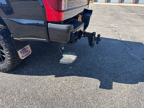 Used 2022 Ford F250 Lariat w/ Black Appearance Package image 4