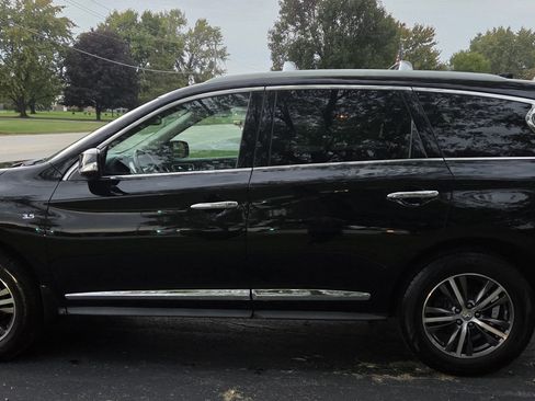 Used 2019 INFINITI QX60 Luxe w/ Essential Package image 2