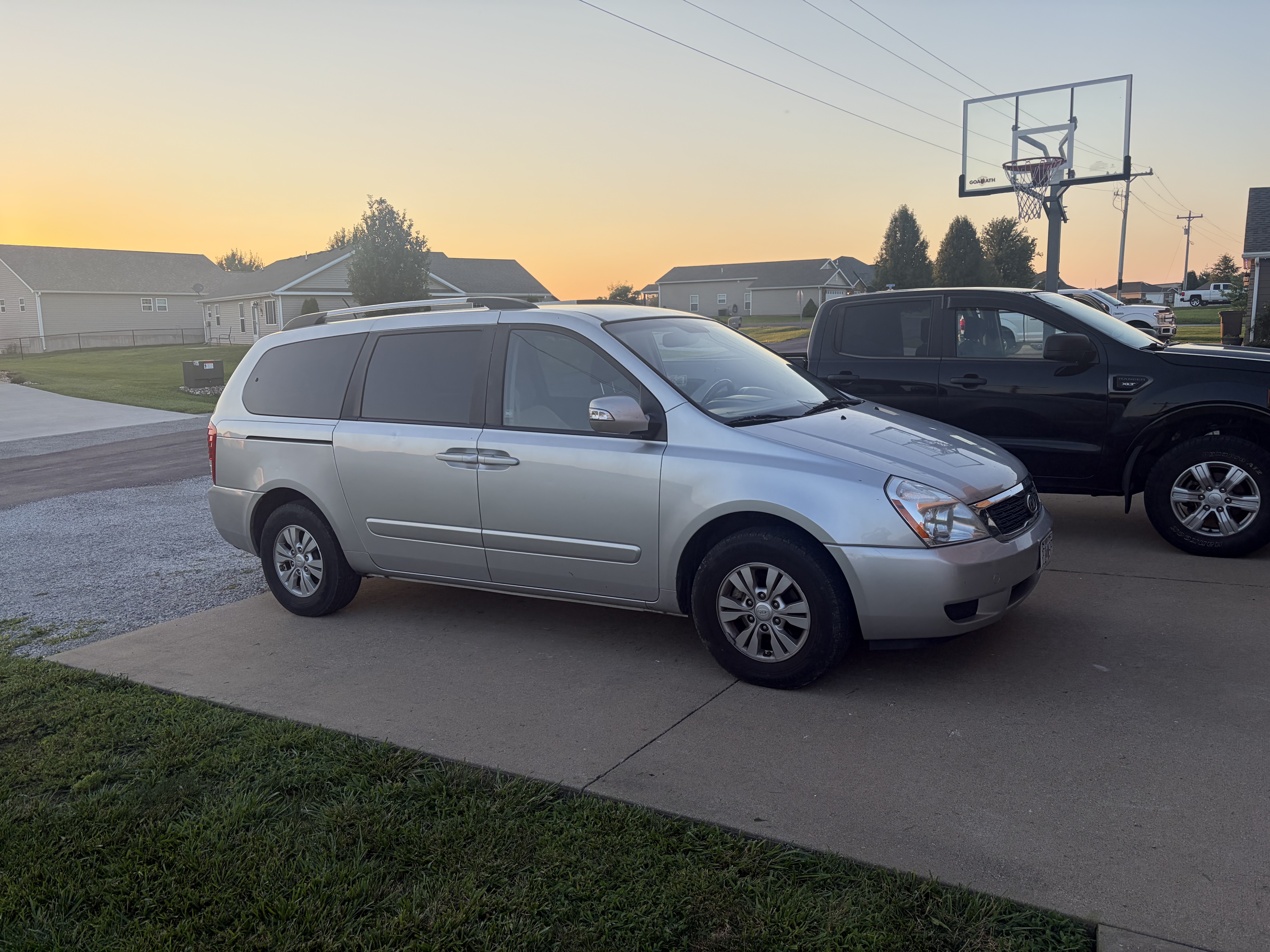 Used 2012 Kia Sedona LX w/ PWR Pkg FWD image 9
