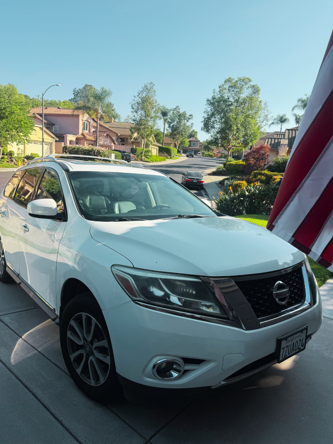 Used 2014 Nissan Pathfinder SL w/ SL Premium Package FWD image 2