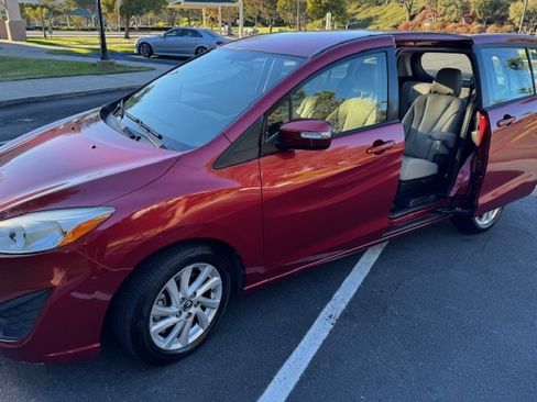 Used 2015 MAZDA MAZDA5 Sport image 1