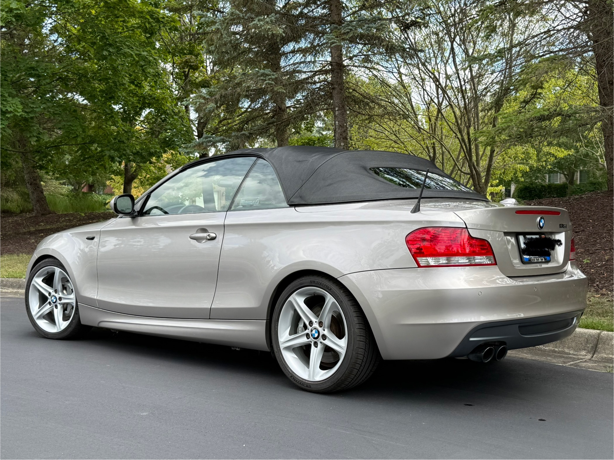 Used 2011 BMW 135i Convertible RWD image 2