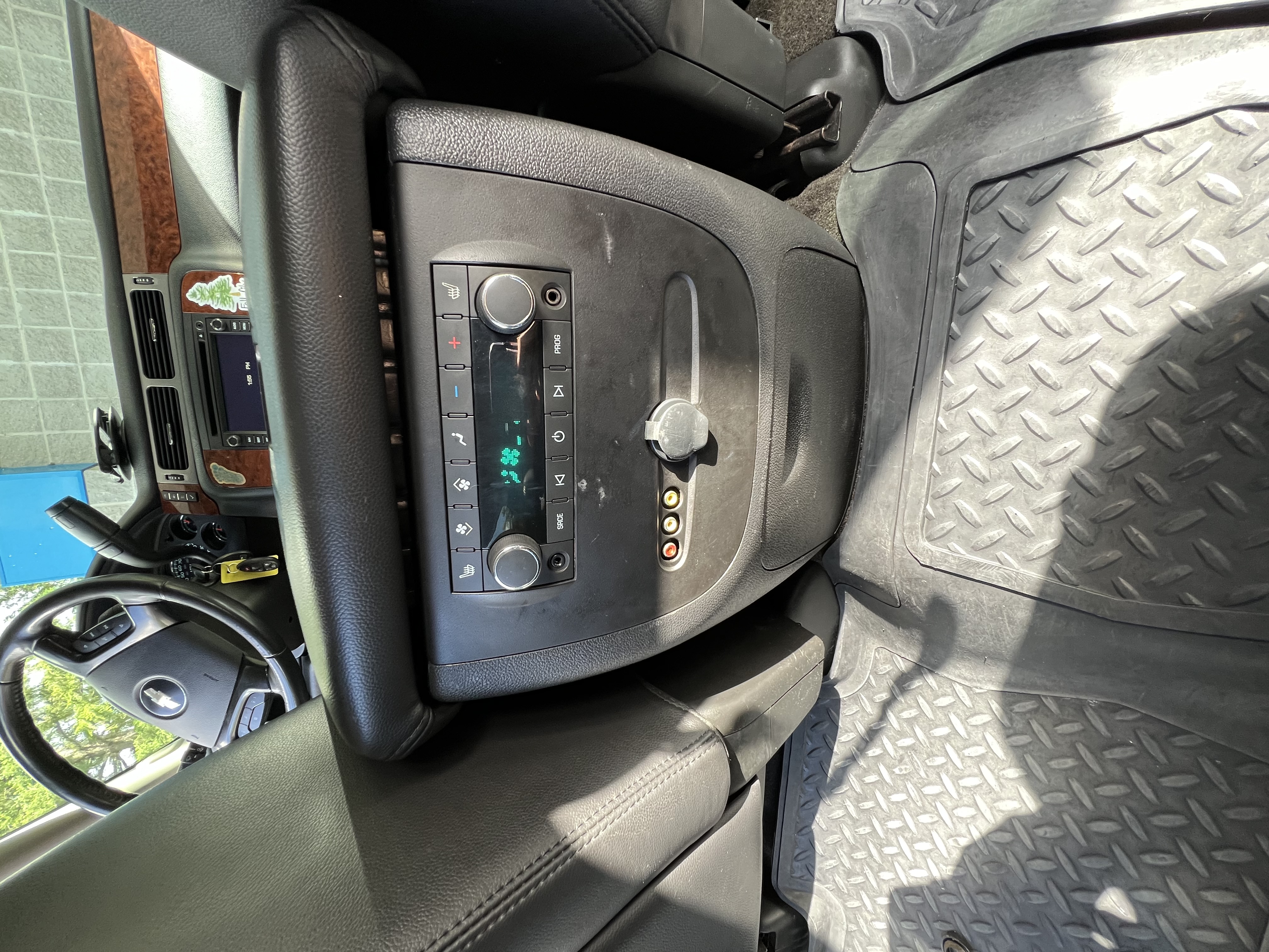 Used 2008 Chevrolet Suburban 2500 LT AWD/4WD image 10