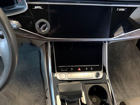 Used 2019 Audi Q8 Prestige image 12