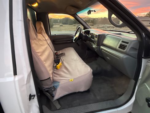 Used 2002 Ford F550 2WD Regular Cab Super Duty image 21