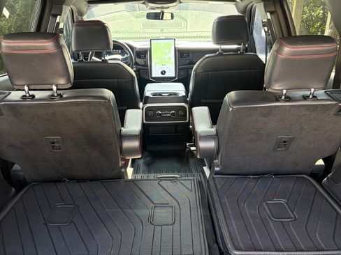 Used 2024 Ford Expedition Limited AWD/4WD image 16