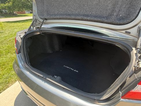 Used 2013 Chrysler 200 Touring FWD image 19