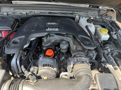 Used 2018 Jeep Wrangler Unlimited Sport S AWD/4WD image 16