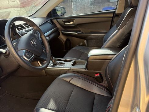 Used 2017 Toyota Camry SE image 13