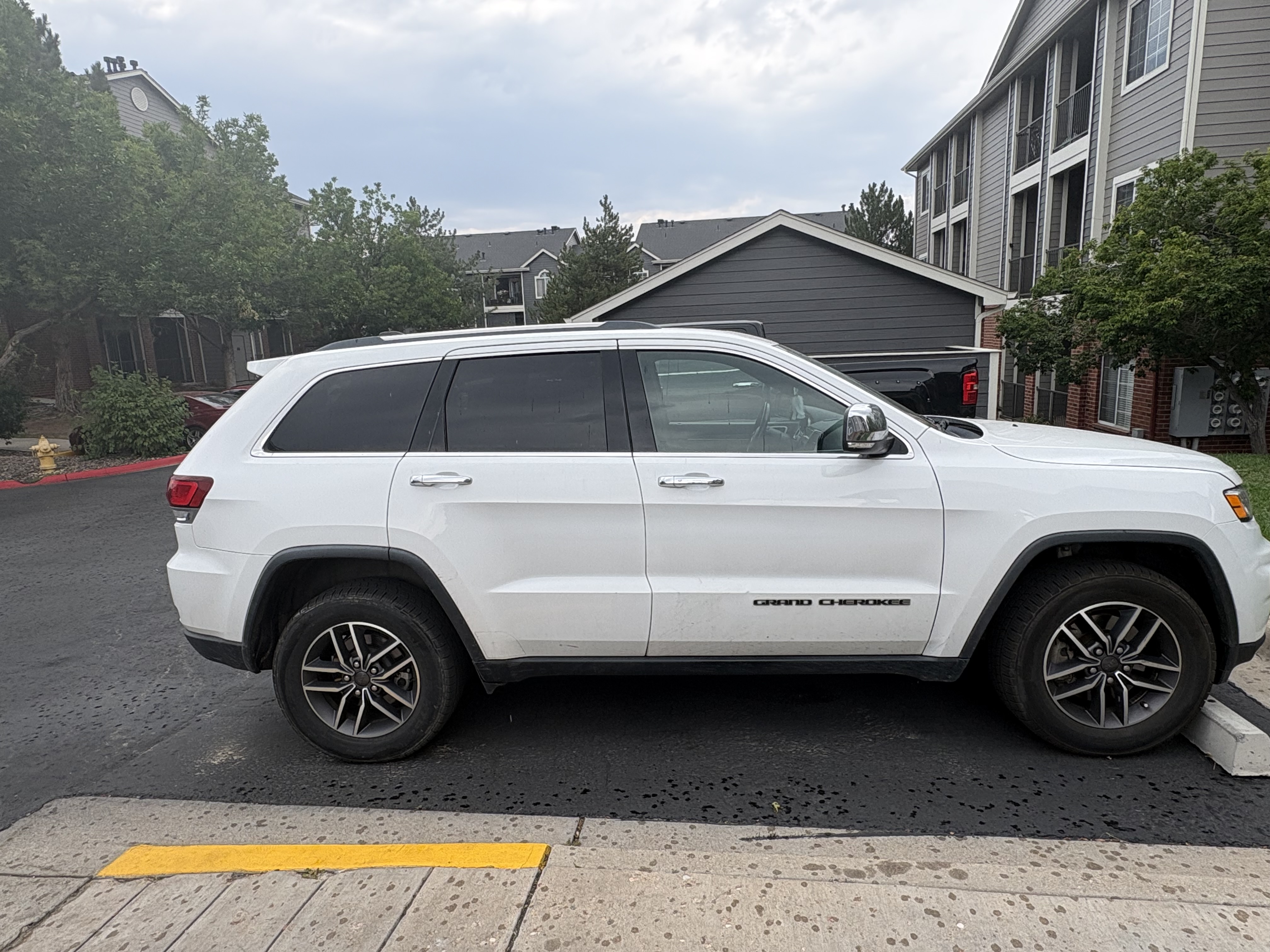 Used 2021 Jeep Grand Cherokee Limited AWD/4WD image 9