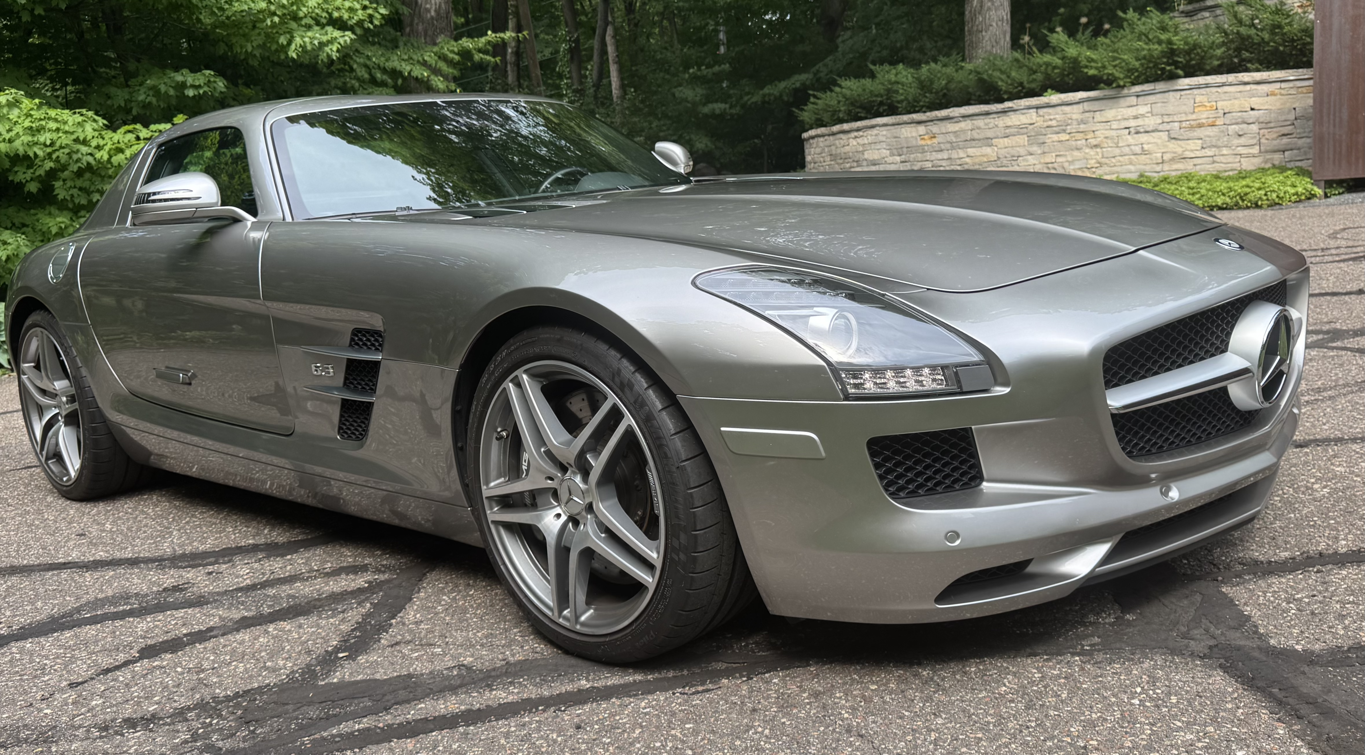 Used 2012 Mercedes-Benz SLS AMG Coupe image 8