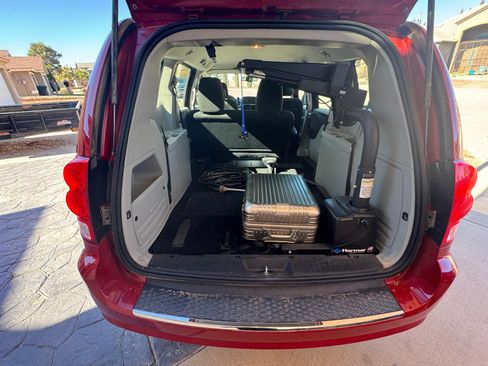 Used 2015 Dodge Grand Caravan American Value Package w/ UConnect Hands-Free Group image 8