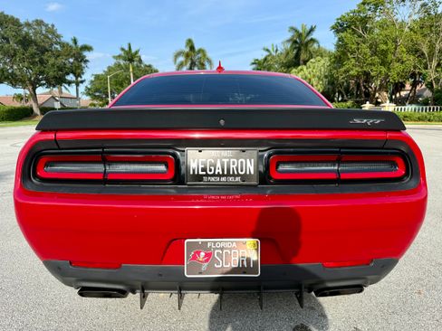 Used 2015 Dodge Challenger SRT Hellcat RWD image 8