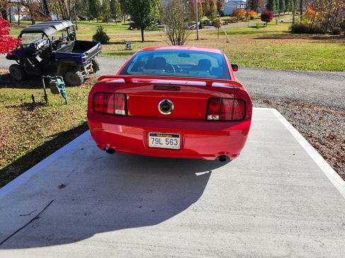 Used 2005 Ford Mustang GT Premium image 13