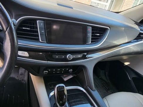Used 2019 Buick Enclave Essence image 4