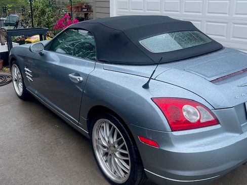 Used 2005 Chrysler Crossfire Limited RWD image 2