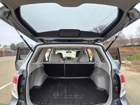 Used 2012 Subaru Forester 2.5X Premium w/ All-Weather Pkg image 6