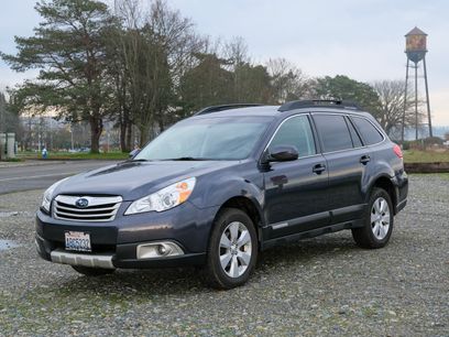 Used 2011 Subaru Outback 2.5i Limited w/ PWR Moonroof Pkg