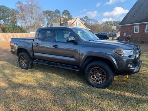 Used 2020 Toyota Tacoma SR5 image 5