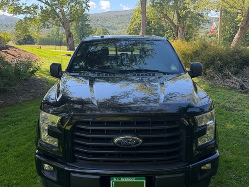 Used 2017 Ford F150 XLT w/ Equipment Group 302A Luxury AWD/4WD image 11